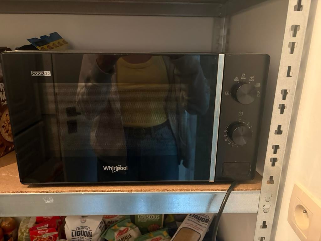 Whirlpool microgolfoven, Elektronische apparatuur, Ophalen, Zo goed als nieuw, Microgolfoven