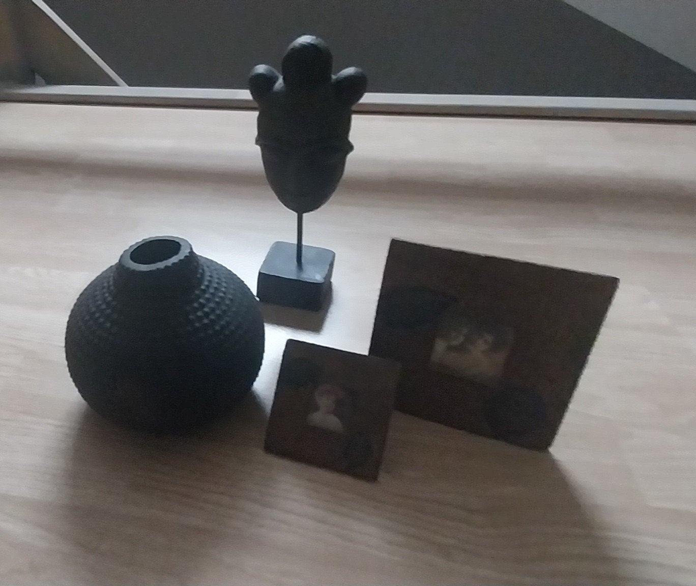 set Afrikaans. 2 schilderij. vaas en masker op staander, Huis en Inrichting, Woonaccessoires | Vazen, Ophalen, Hout