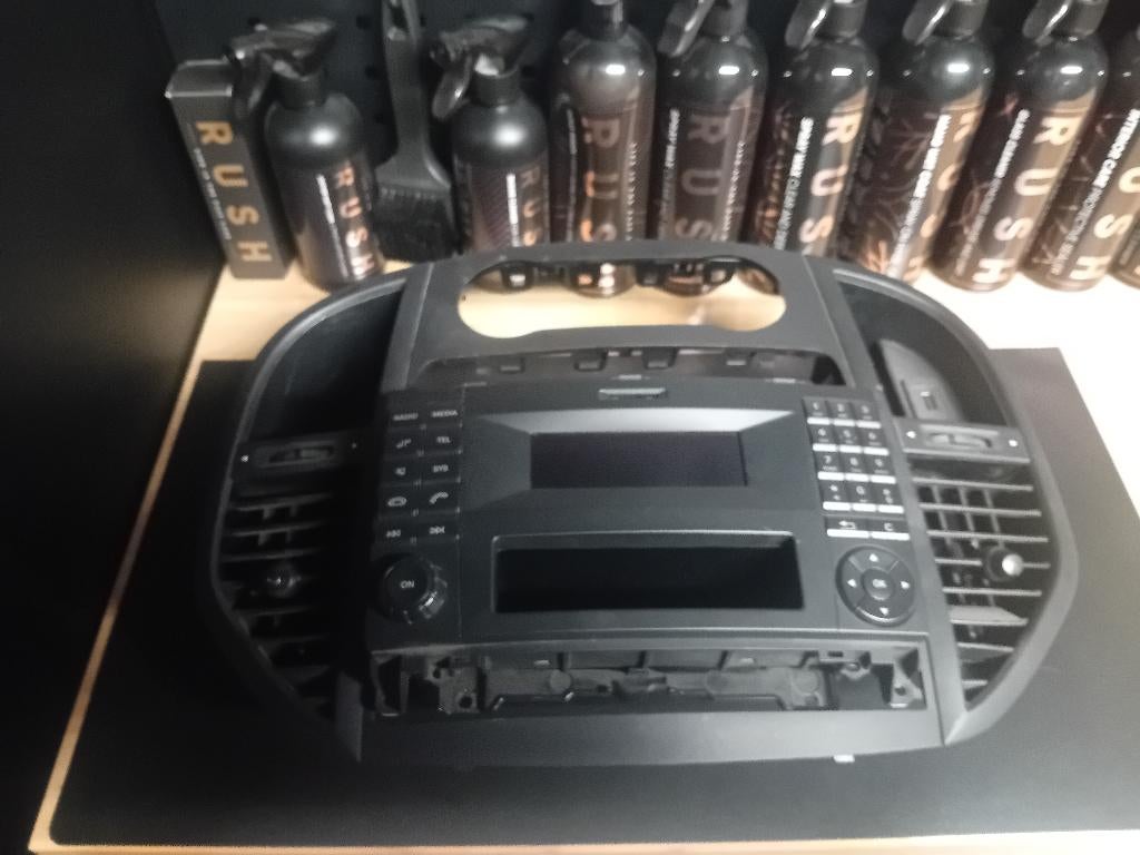 Autoradio origineel mercedes vito 2019, Ophalen, Zo goed als nieuw