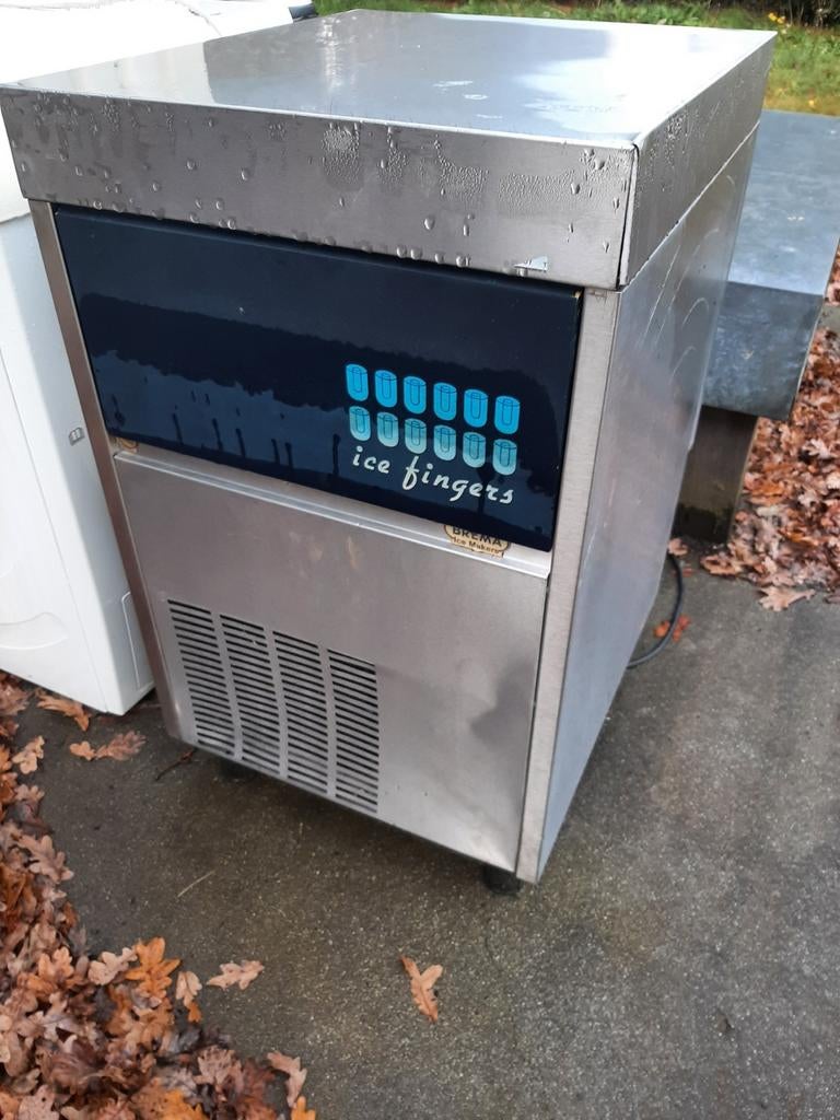 Ijsblokjes machine., Ophalen
