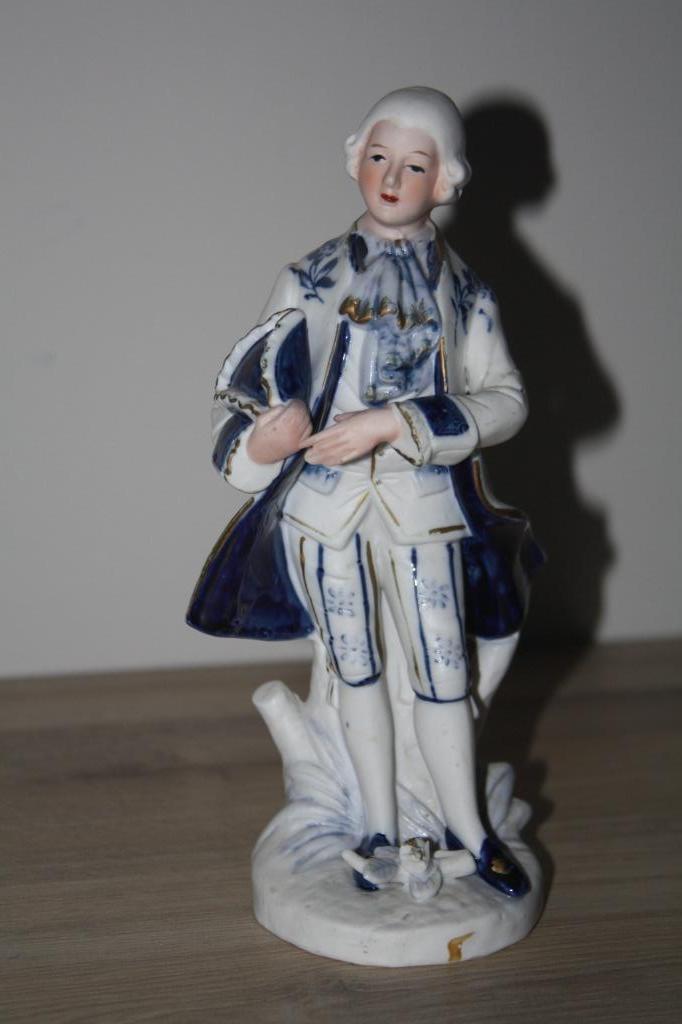 Vrij oud biscuit beeldje ( +- 60 jaar oud ) 20 cm hoog, Verzamelen, Beelden en Beeldjes, Ophalen of Verzenden, Gebruikt, Mens