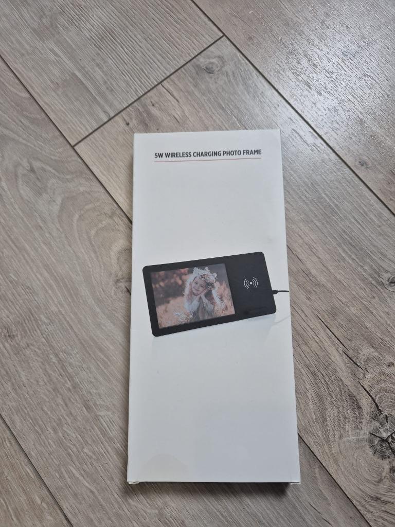 Draadloze laad dock met frame NIEUW, Telecommunicatie, Mobiele telefoons | Telefoon-opladers, Ophalen, Nieuw