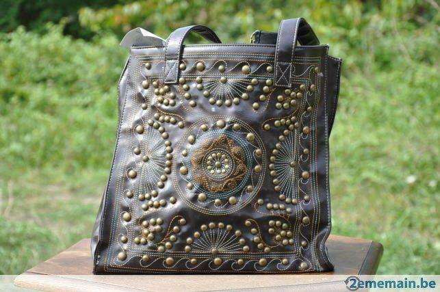 grand sac brun clouté neuf D15, Enlèvement ou Envoi, Neuf