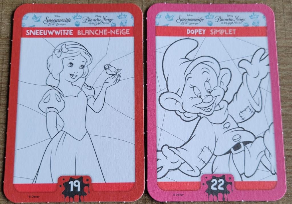 Sneeuwwitje: 2 verzamelkaarten Disney Colour Magic, Ophalen of Verzenden, Sneeuwwitje of Doornroosje, Zo goed als nieuw, Plaatje of Poster