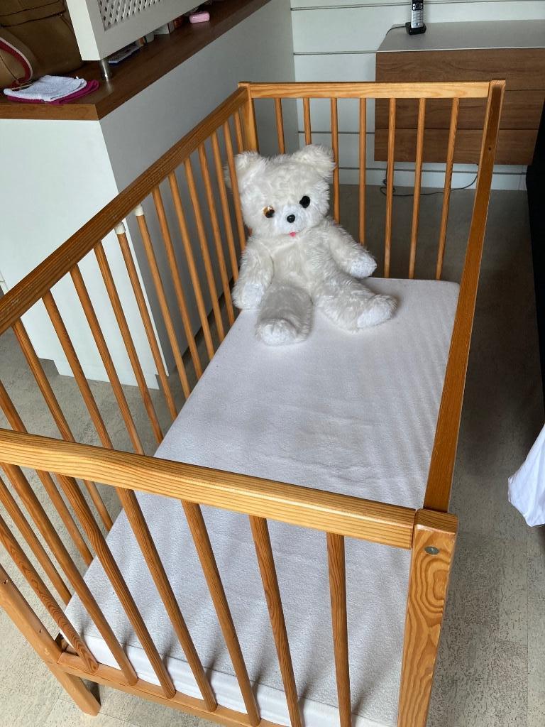 Kinderbedje (met 2 lakentjes), Gebruikt, Minder dan 140 cm, Minder dan 70 cm, Ophalen