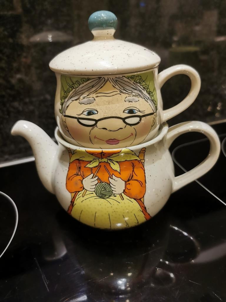 Teakan  en kopje tea for grandma, Ophalen of Verzenden, Nieuw, Keramiek, Overige typen