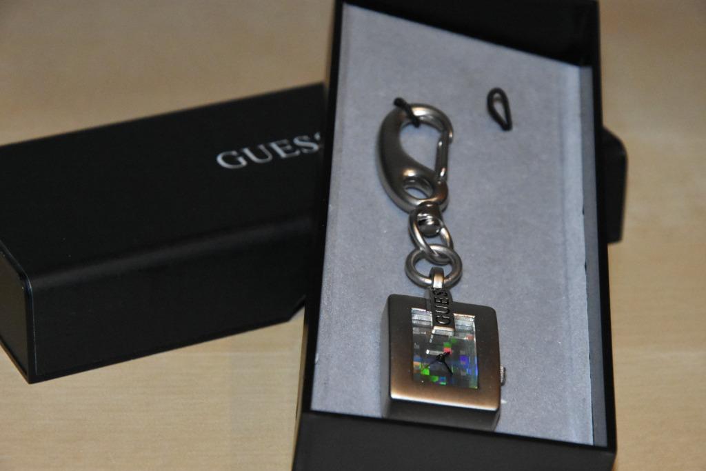 montre porte-clé guess, Bijoux, Sacs & Beauté, Enlèvement ou Envoi, Comme neuf, Guess