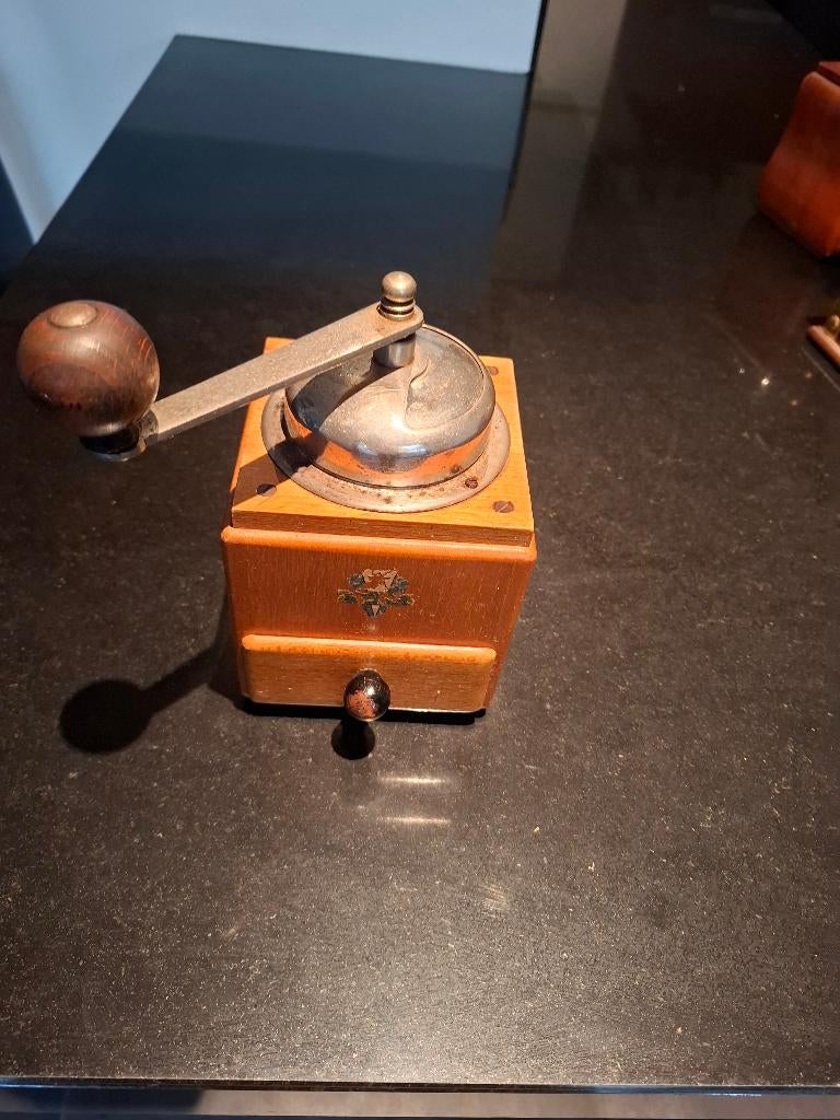 Oude koffiemolen, Enlèvement
