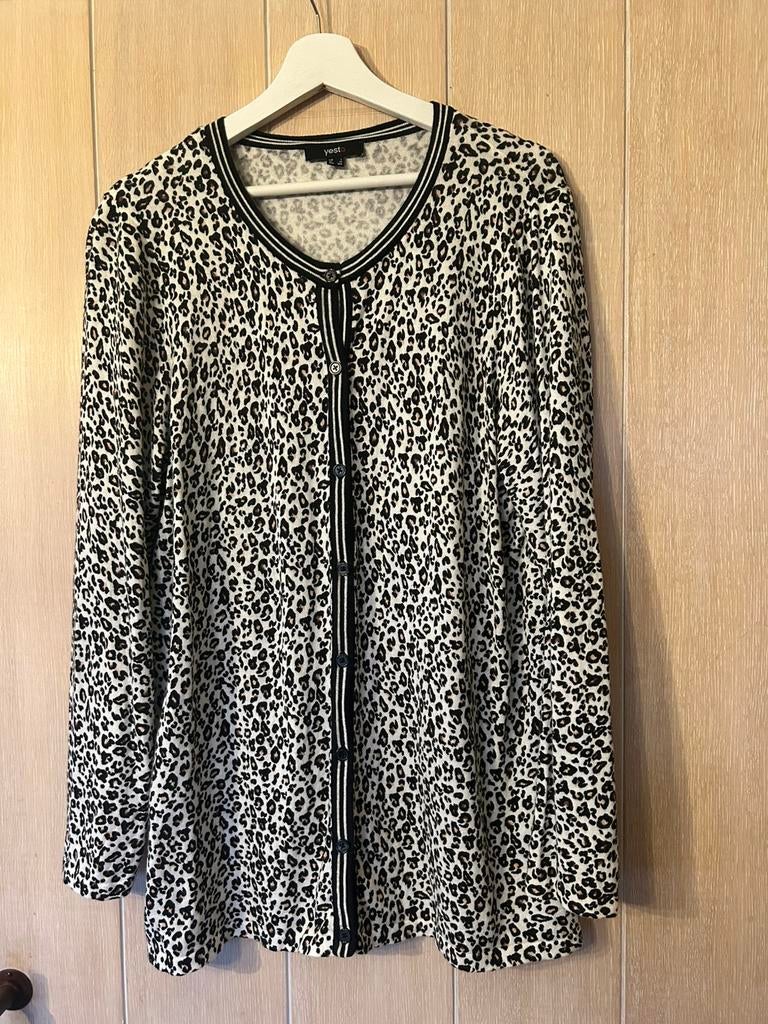 Yesta Cardigan / Vest met Panterprint – Maat 46 (01), Ophalen of Verzenden, Zo goed als nieuw