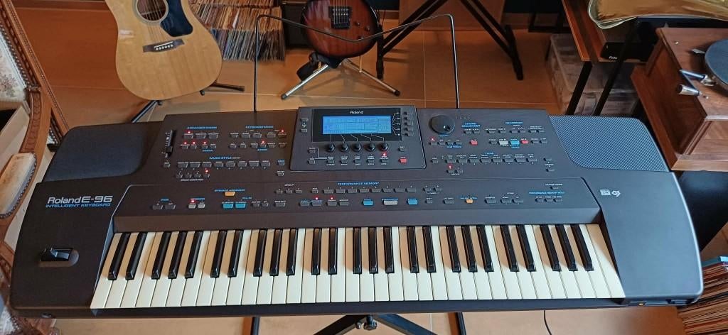 Synthétiseur Roland E96 - parfait état, Musique & Instruments, 61 touches, Roland, Avec pied, Comme neuf
