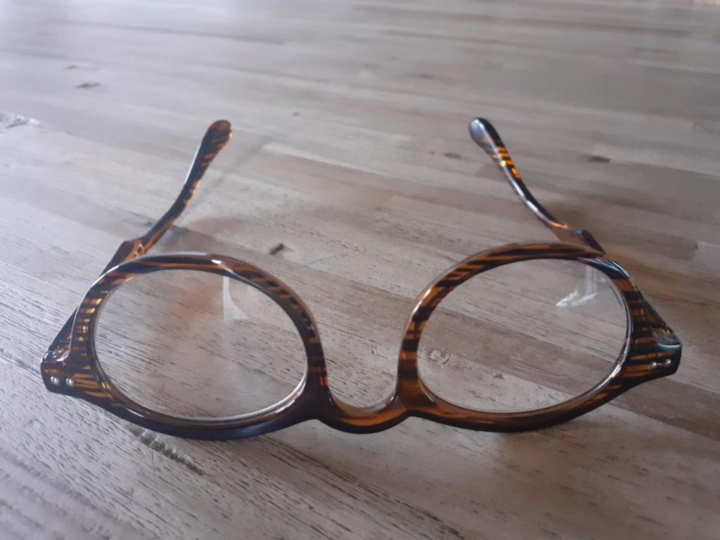 Bril op sterkte +2 links en rechts, Ophalen of Verzenden, Zo goed als nieuw, Bruin, Bril
