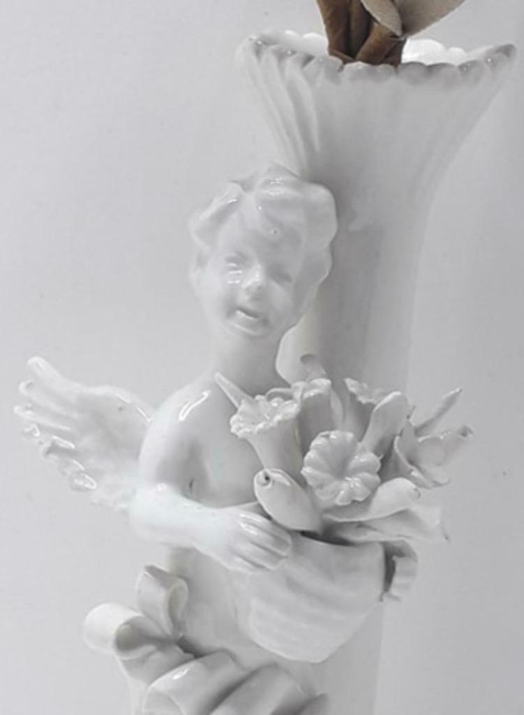 Vaasje - Engel met boeket - Porselein, Antiek en Kunst, Ophalen of Verzenden