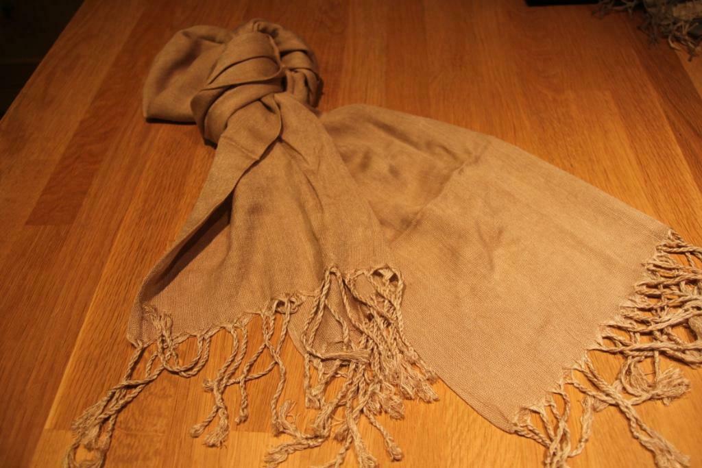 Foulard beige - pashmina, Longueur: 168cm, Largeur: 62cm, Enlèvement ou Envoi, Comme neuf, Pashmina