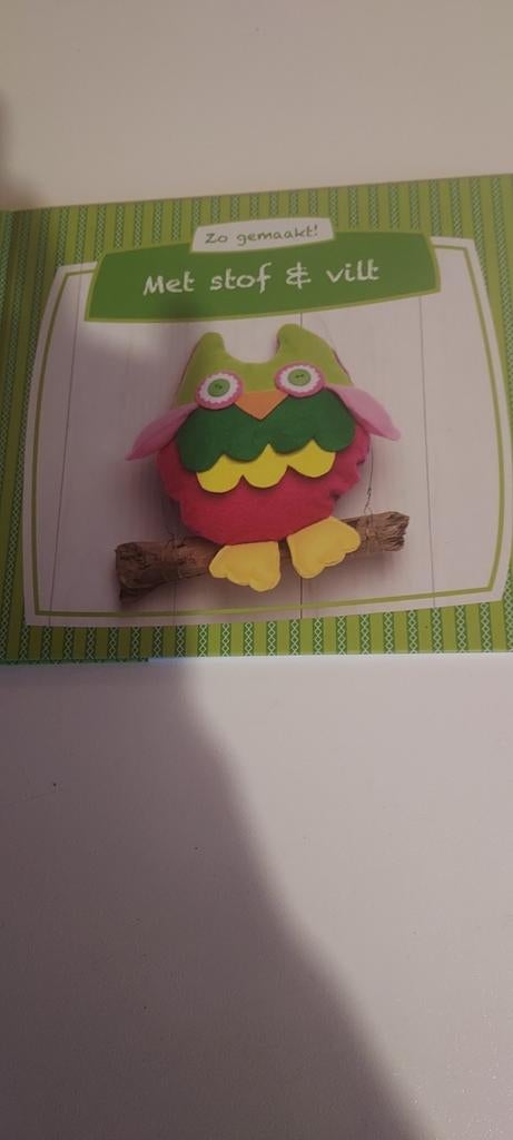 ZO GEMAAKT MET STOF EN VILT NIEUWSTAAT, Boeken, Ophalen of Verzenden, Zo goed als nieuw