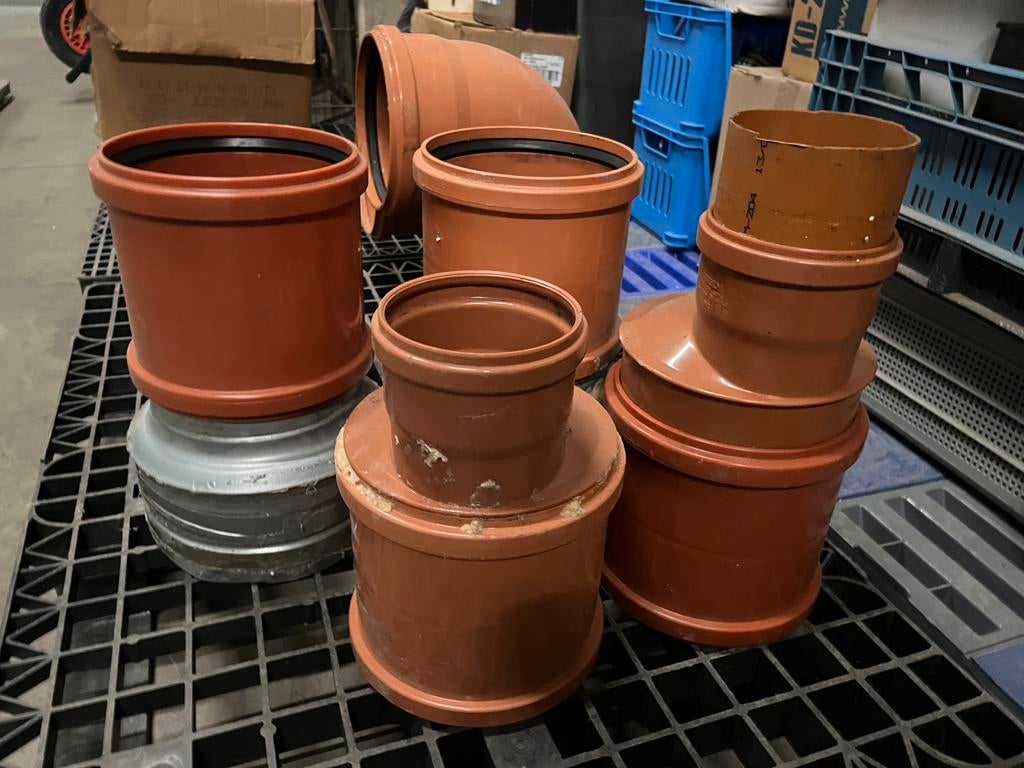 Partij PVC bochten enz… 200-125mm, Enlèvement, Comme neuf, Coudes