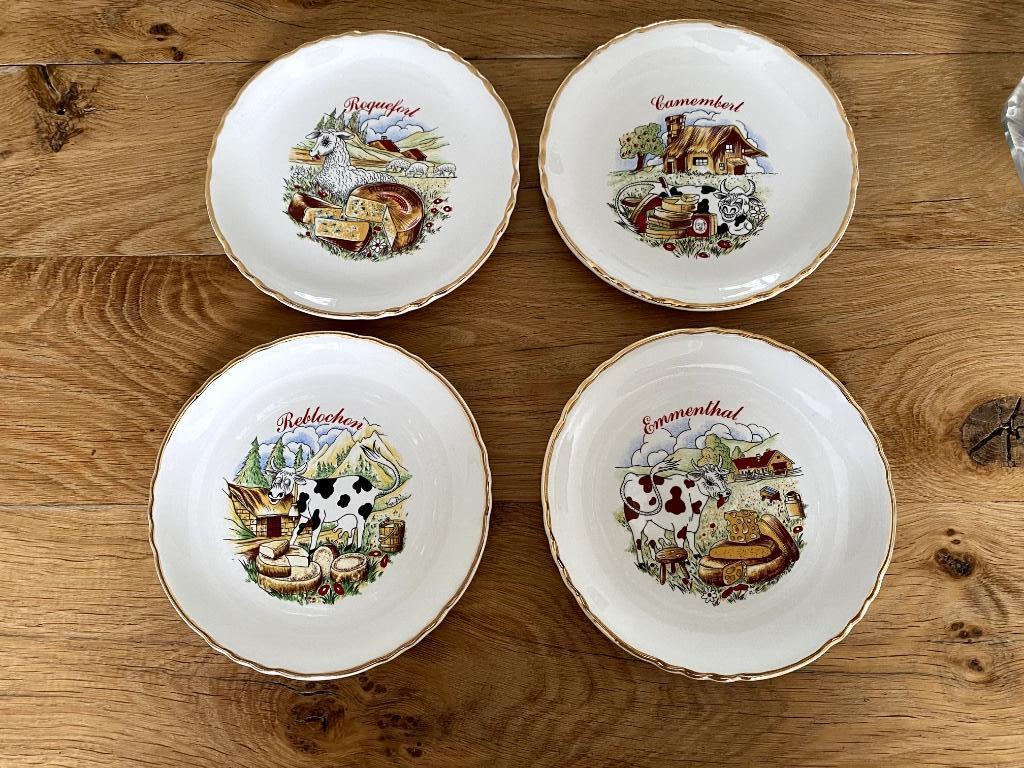 4 kaasbordjes en 1 groot bord, Assiettes(s), Enlèvement ou Envoi, Poterie rustique, Comme neuf