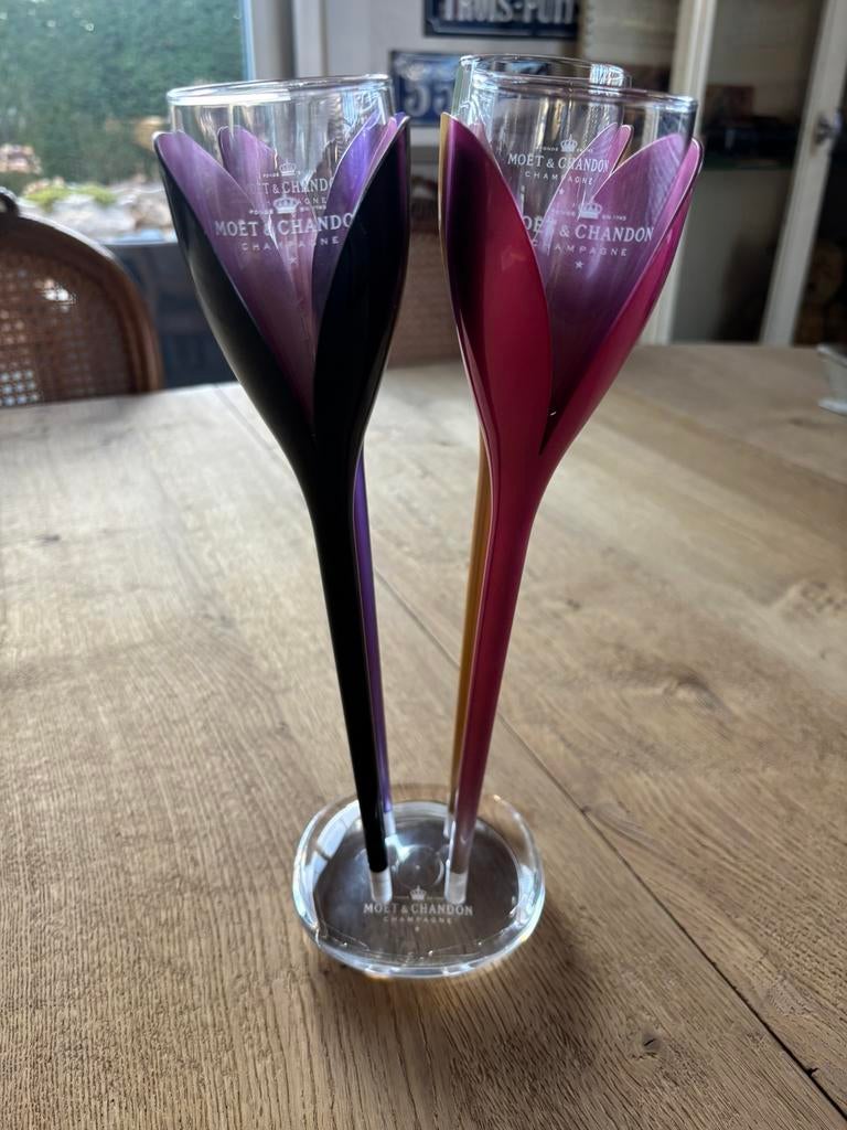 4 tulpvormige Champagneglazen van Moët&Chandon., Verzamelen, Ophalen, Zo goed als nieuw