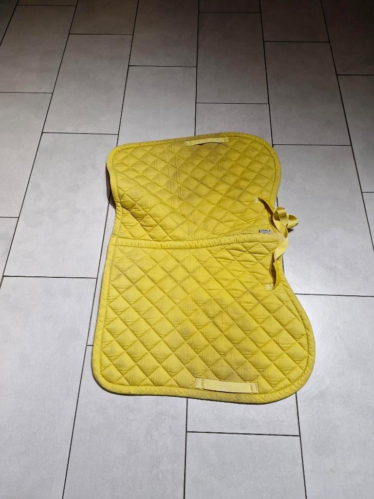 tapis jaune, Enlèvement ou Envoi, Comme neuf, Autres espèces