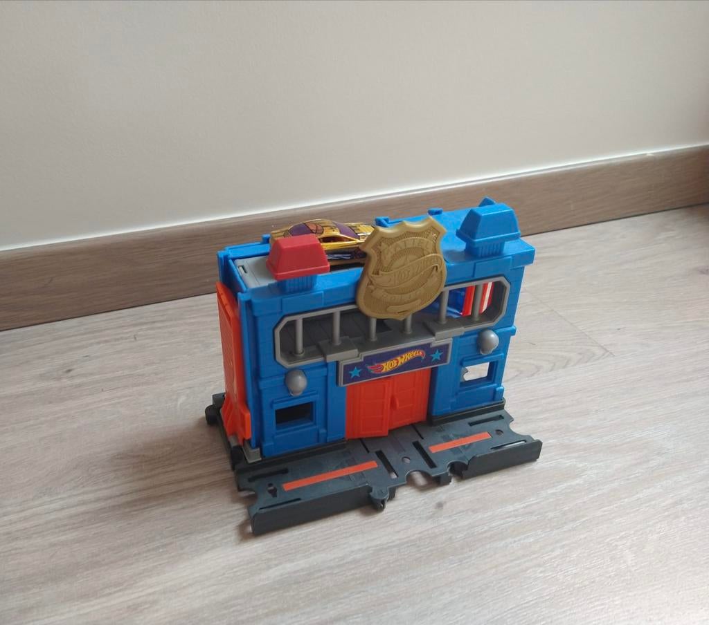 Hot wheels politiebureau, Ophalen, Zo goed als nieuw