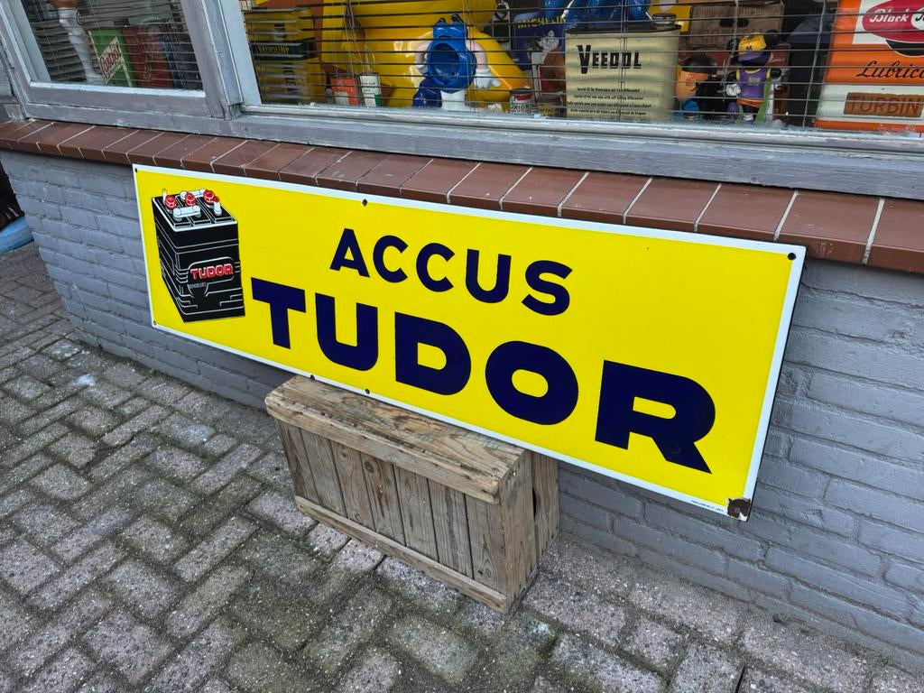 TUDOR Accu emaille reclamebord 1953, Ophalen, Gebruikt, Reclamebord
