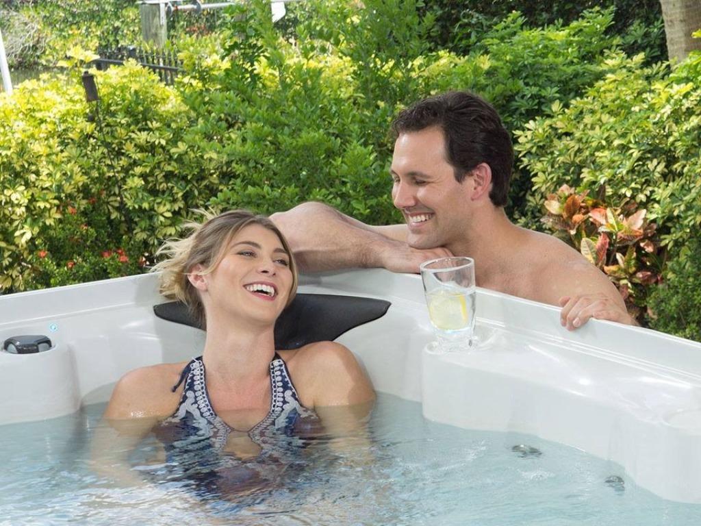 Prix promo Neuf / jacuzzi 3 personnes lumiére  led isolati, Jardin & Terrasse, Enlèvement, Neuf