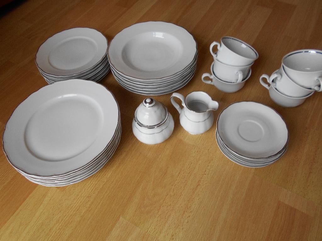 service de table blanc 6 personnes, Huis en Inrichting, Keuken | Servies, Zo goed als nieuw, Compleet servies, Effen, Porselein