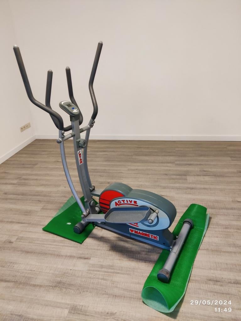 Cross trainer, Sport en Fitness, Fitnessapparatuur, Ophalen, Zo goed als nieuw