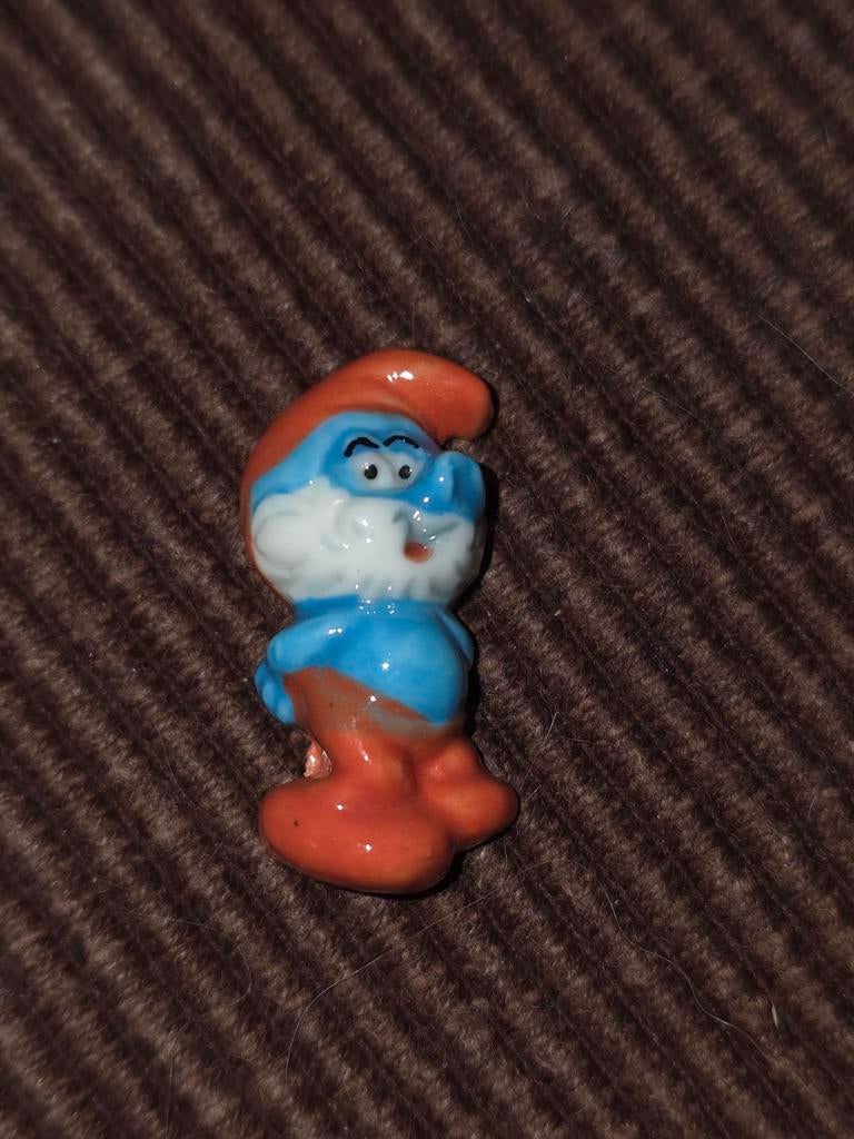 Fève plate Grand Schtroumpf, Collections, Schtroumpfs, Envoi, Comme neuf, Grand Schtroumpf, Poupée, Figurine ou Peluche