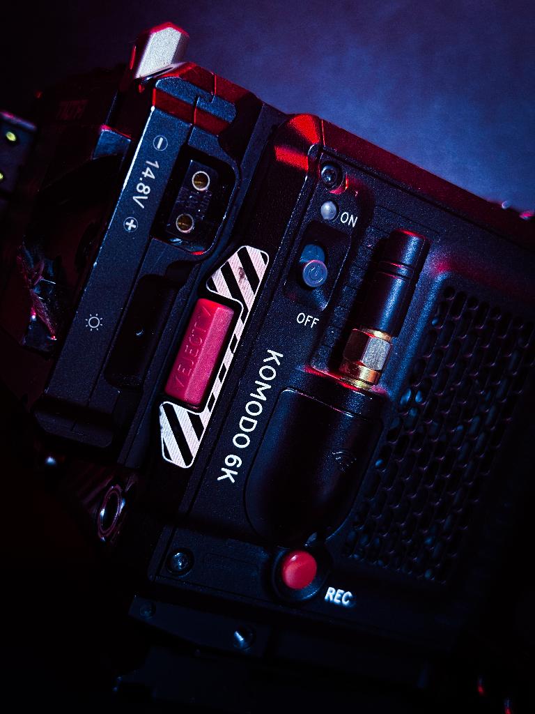 RED KOMODO - 6K CINEMA CAMERA - COMPLETE SET, Enlèvement ou Envoi, Utilisé, Caméra, Autres marques