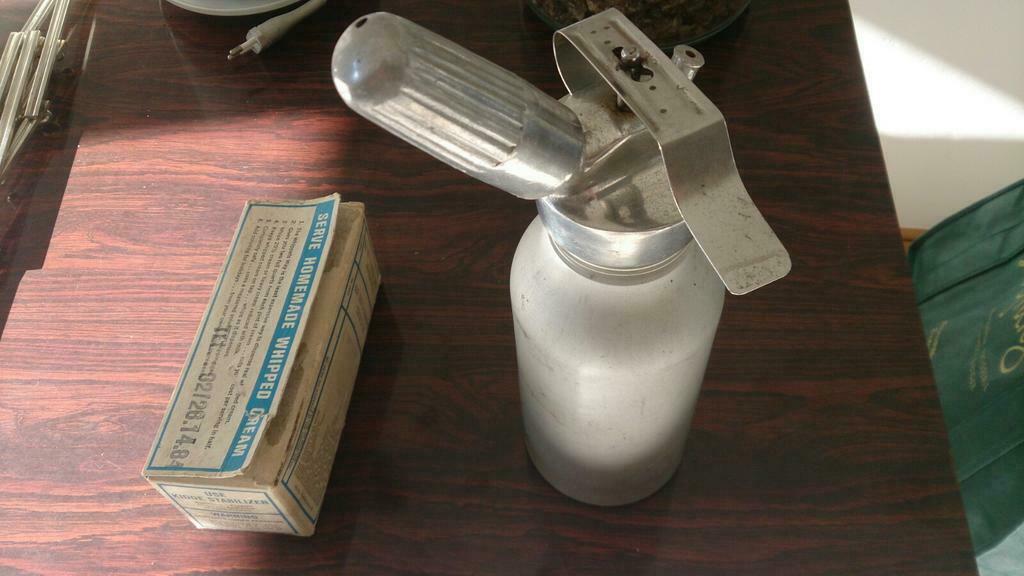 Siphon à chantilly  + gaz, Enlèvement ou Envoi, Utilisé