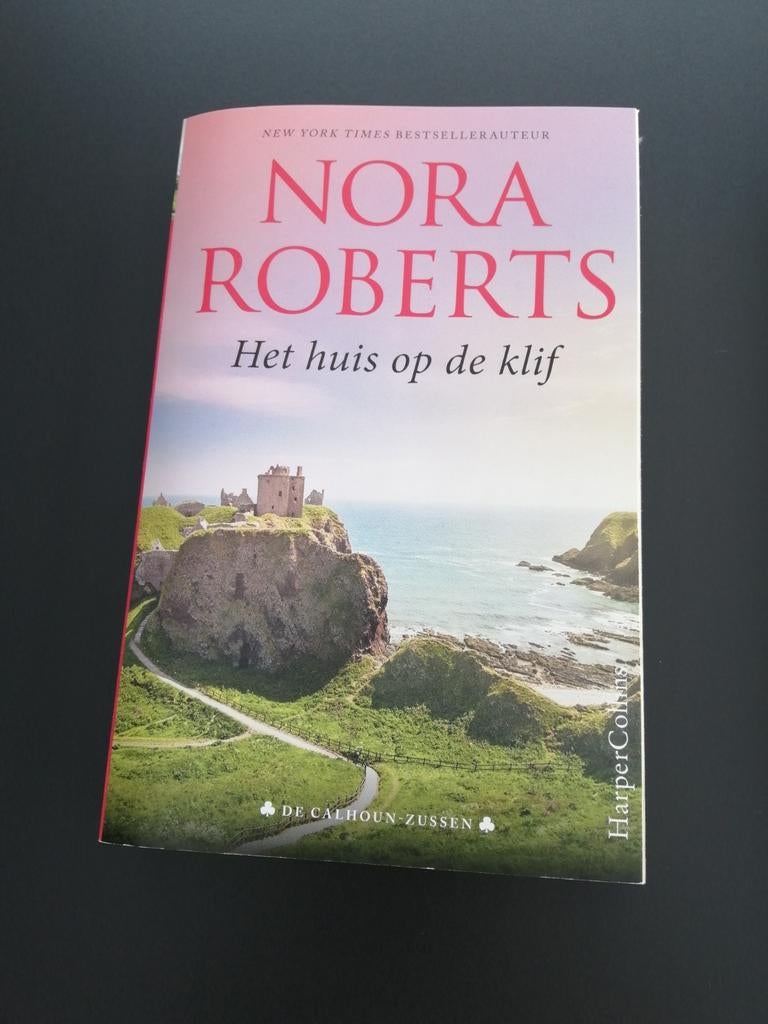 Nora roberts het huis op de klif, Ophalen of Verzenden, Gelezen, Nora Roberts, ....