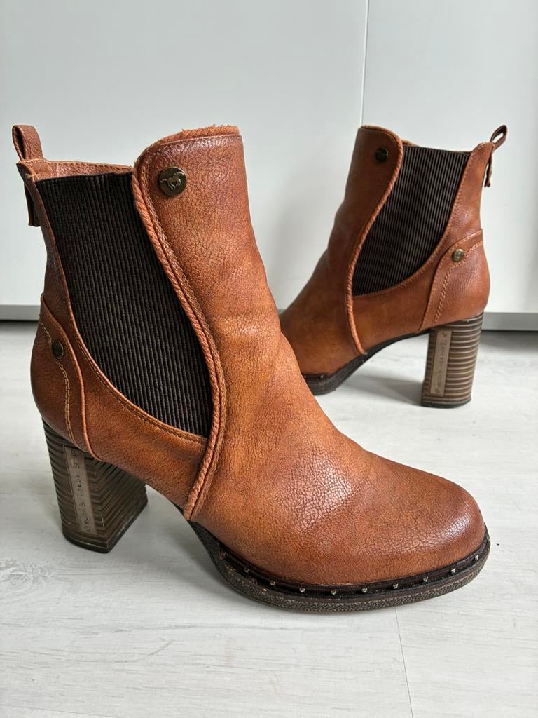 Mustang Chelsea boots met hak maat 42, Kleding | Dames, Bruin, Lage of Enkellaarzen, Ophalen of Verzenden, Zo goed als nieuw