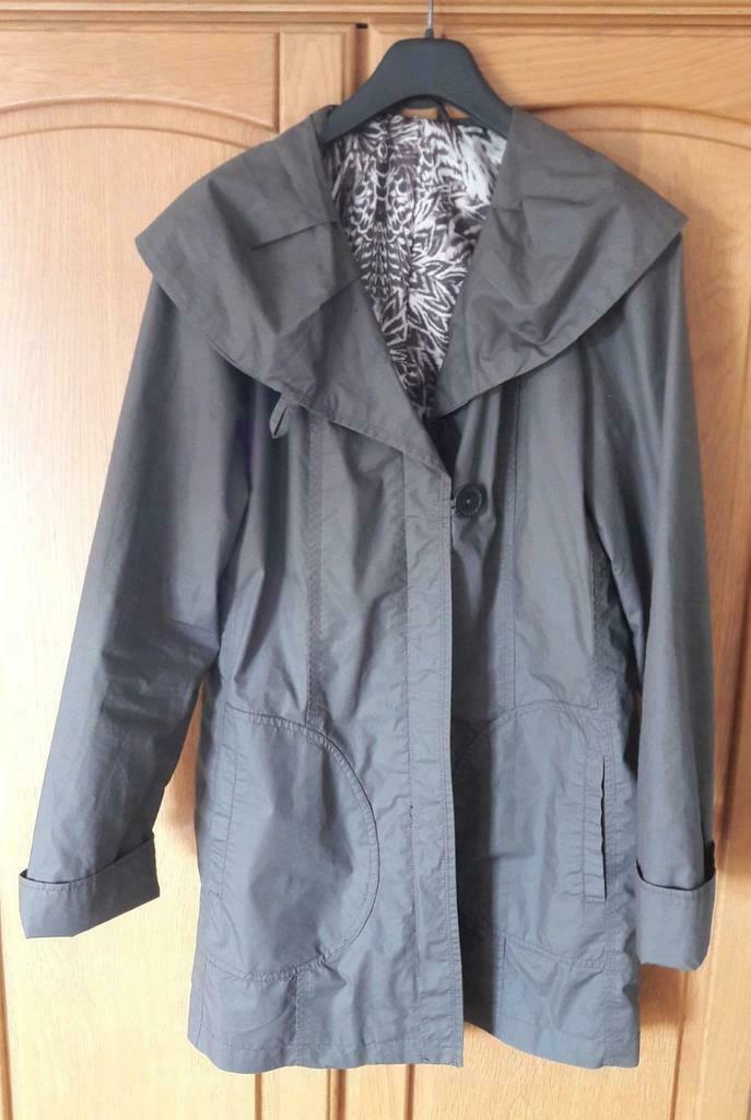 Bruine regenjas maat 40., Kleding | Dames, Ophalen of Verzenden, Zo goed als nieuw, Maat 38/40 (M), Bruin