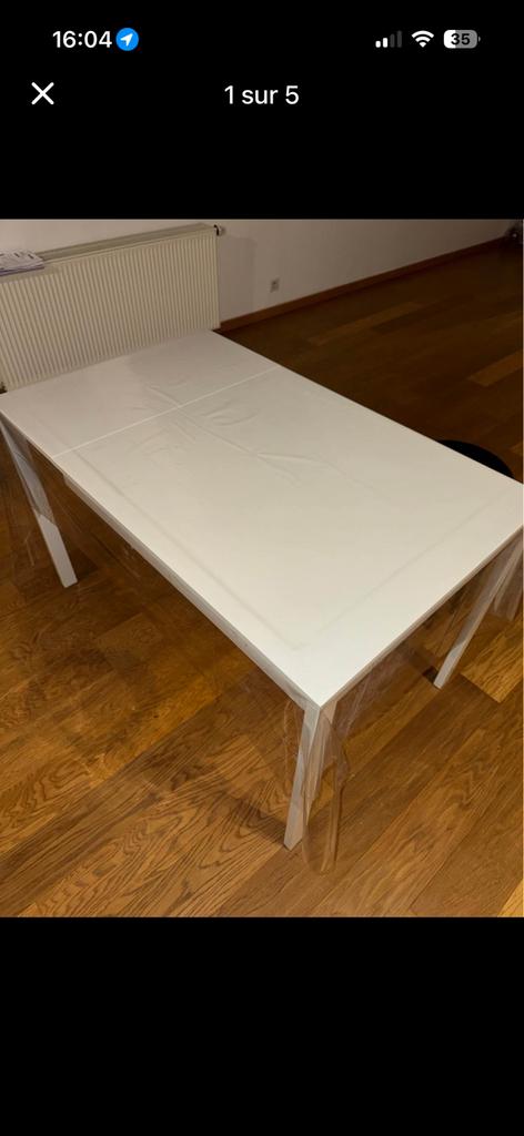 Table a manger (blanche) + 4 tabourets (noir) Ikea, 100 à 150 cm, Cinq personnes ou plus, Enlèvement, Autres matériaux