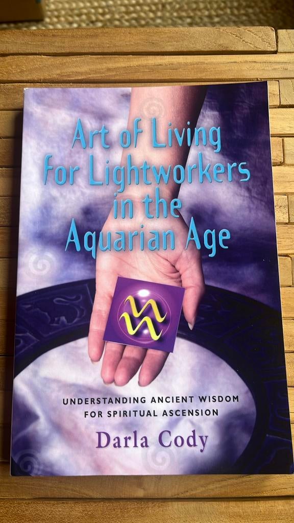 Art of Living for Lightworkers in the Aquarian Age, Ophalen of Verzenden, Zo goed als nieuw