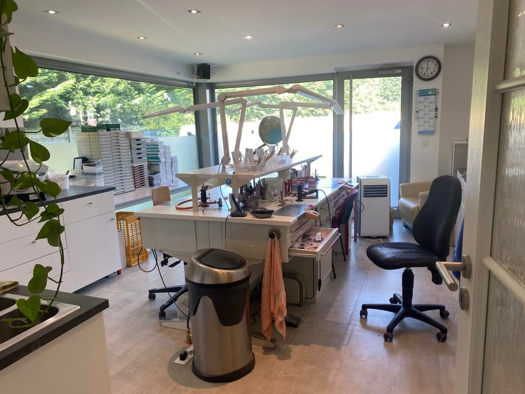 Tandheelkundig laboratorium wordt opgeleverd in Dilbeek, Nieuwbouw of Opbouw