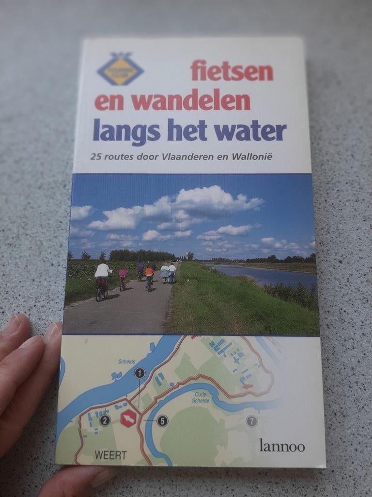 Fietsen & wandelen langs het water – 25 routes, Ophalen of Verzenden, Zo goed als nieuw