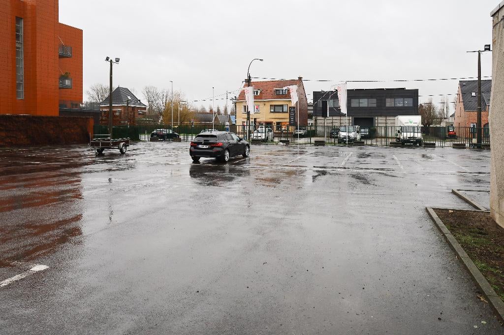 Parking , autostaanplaatsen buitenruimte te huur