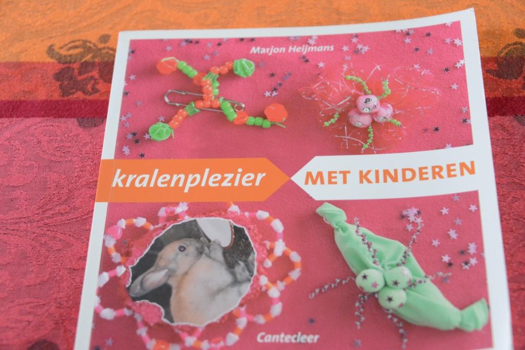 Kralenplezier met kinderen., Livres, Loisirs & Temps libre, Marjon Heijmans, Enlèvement ou Envoi, Convient aux enfants, Comme neuf