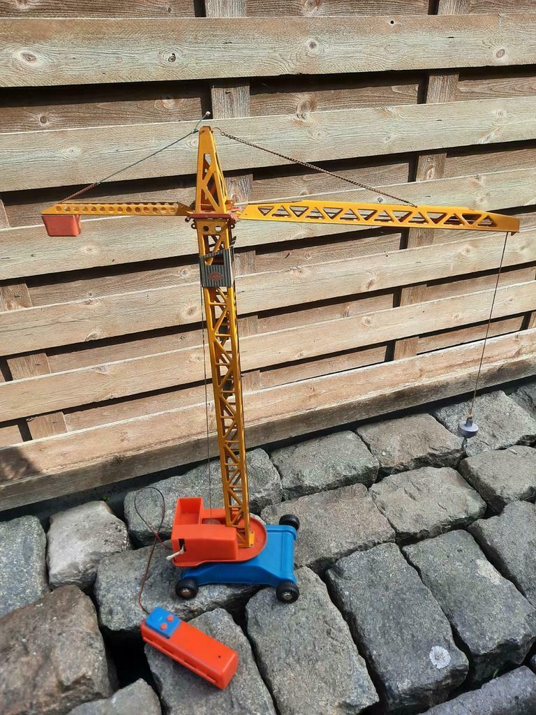Kraan ( hijskraan )  , oud . In ijzer en plastiek ., Verzamelen, Ophalen of Verzenden