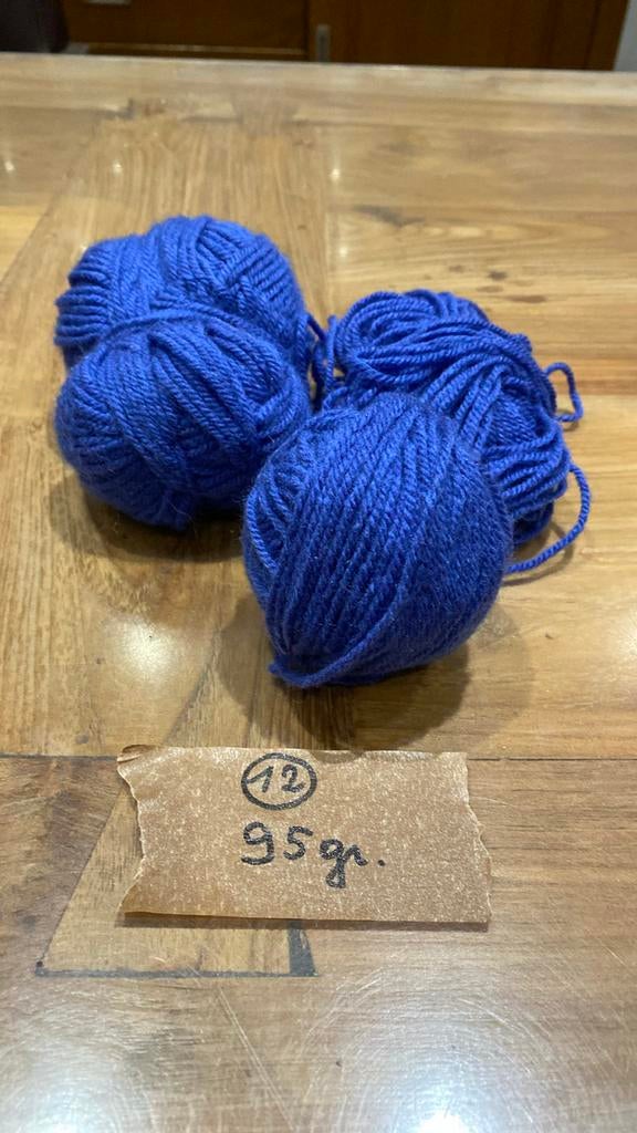 Breiwol haakwol blauwe kleur totaal 95 gr slechts 3€, Enlèvement, Utilisé