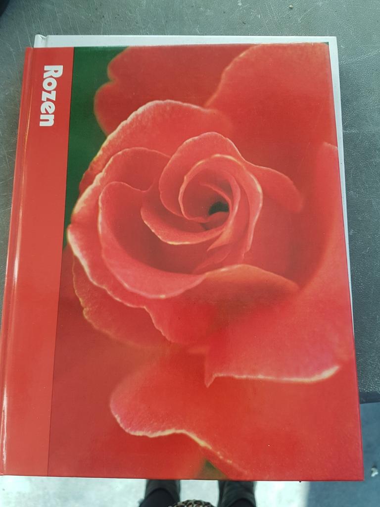 Boek over rozen, Ophalen, Zo goed als nieuw