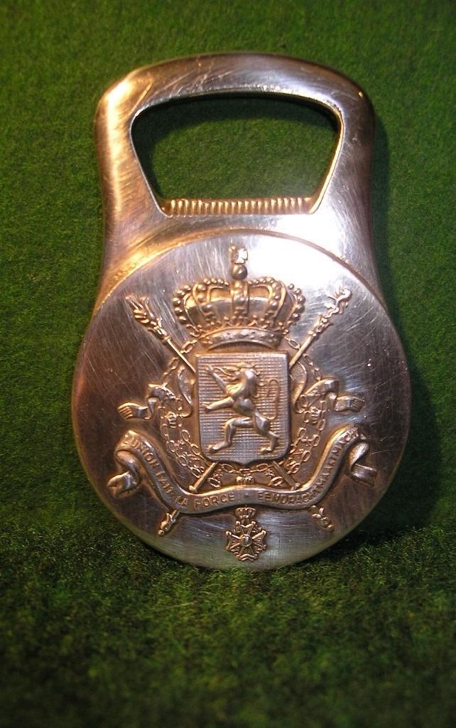 ANCIEN DECAPSULEUR CHRISTOFLE:ARMOIRIES BELGES/METAL ARGENTE, Antiquités & Art, Enlèvement ou Envoi