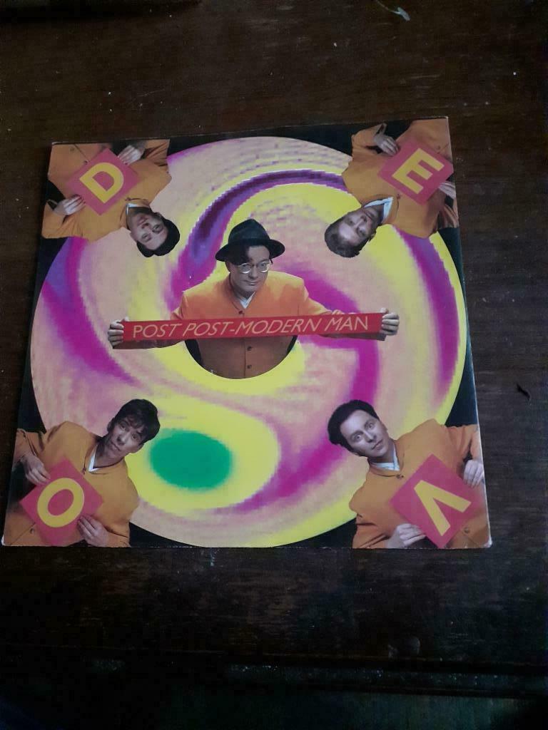 45T Devo : Post post-modern man / Whip it (live), Ophalen of Verzenden