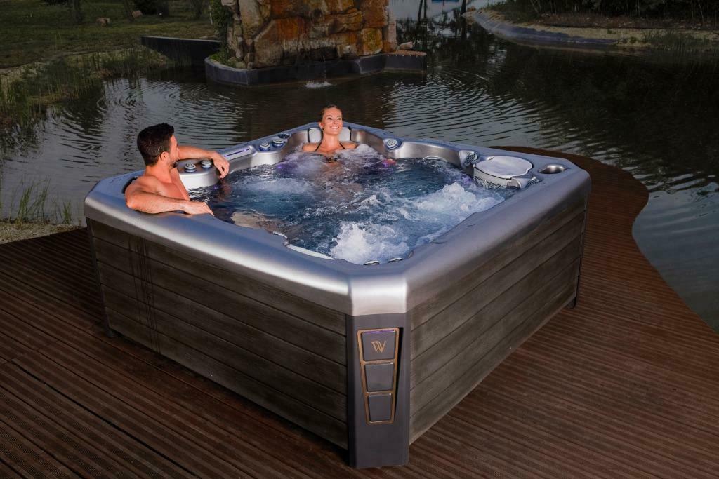 Europese jacuzzi 1 ligplaats en 5 zitplaatsen, Zakelijke goederen, Overige Zakelijke goederen, Ophalen