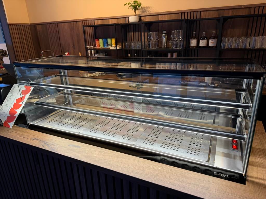 Professionele gekoelde vitrine voor horeca, Zakelijke goederen, Horeca | Keukenapparatuur, Bakkerij en Slagerij, Gebruikt, Ophalen