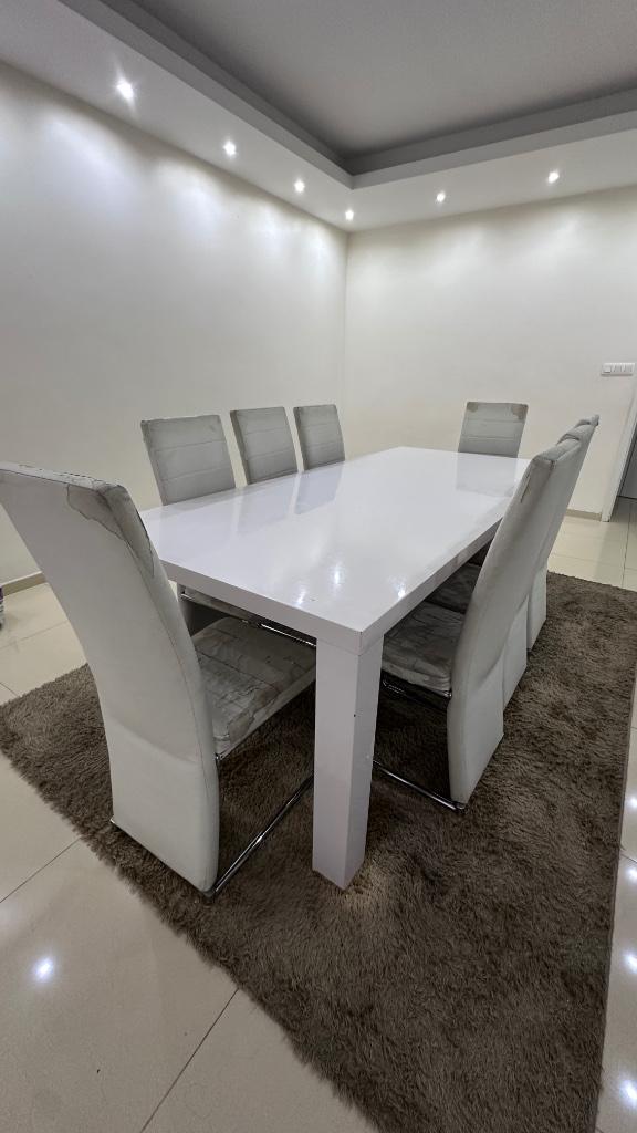 Hoogglans eettafel met GRATIS 8 stoelen erbij, Huis en Inrichting, Ophalen, 100 tot 150 cm, 200 cm of meer, Vijf personen of meer