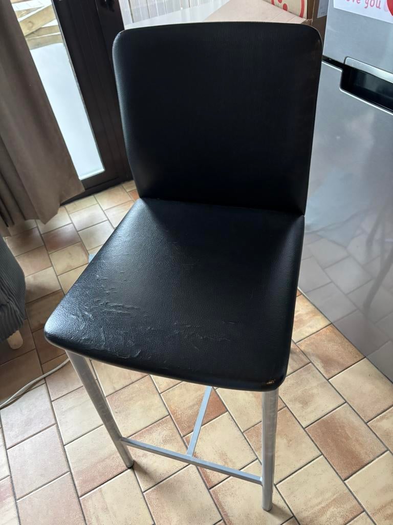 2 zwarte barkrukken, Ophalen, Zo goed als nieuw