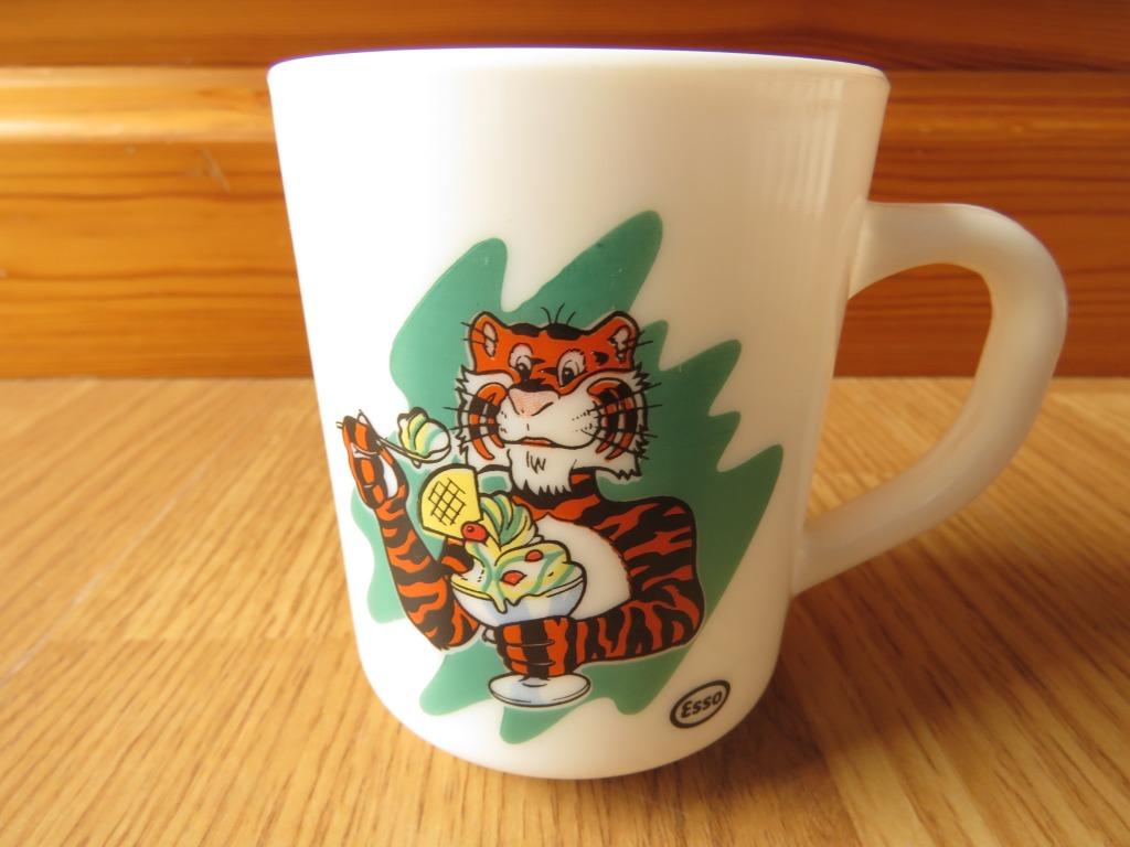 mug tasse tigre Esso en arcopal, Huis en Inrichting, Keuken | Servies, Ophalen of Verzenden, Zo goed als nieuw, Kop(pen) en/of Schotel(s)