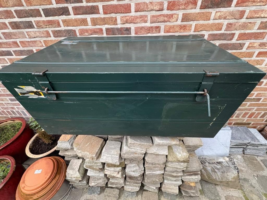 Metalen groene  legerkoffer, Ophalen
